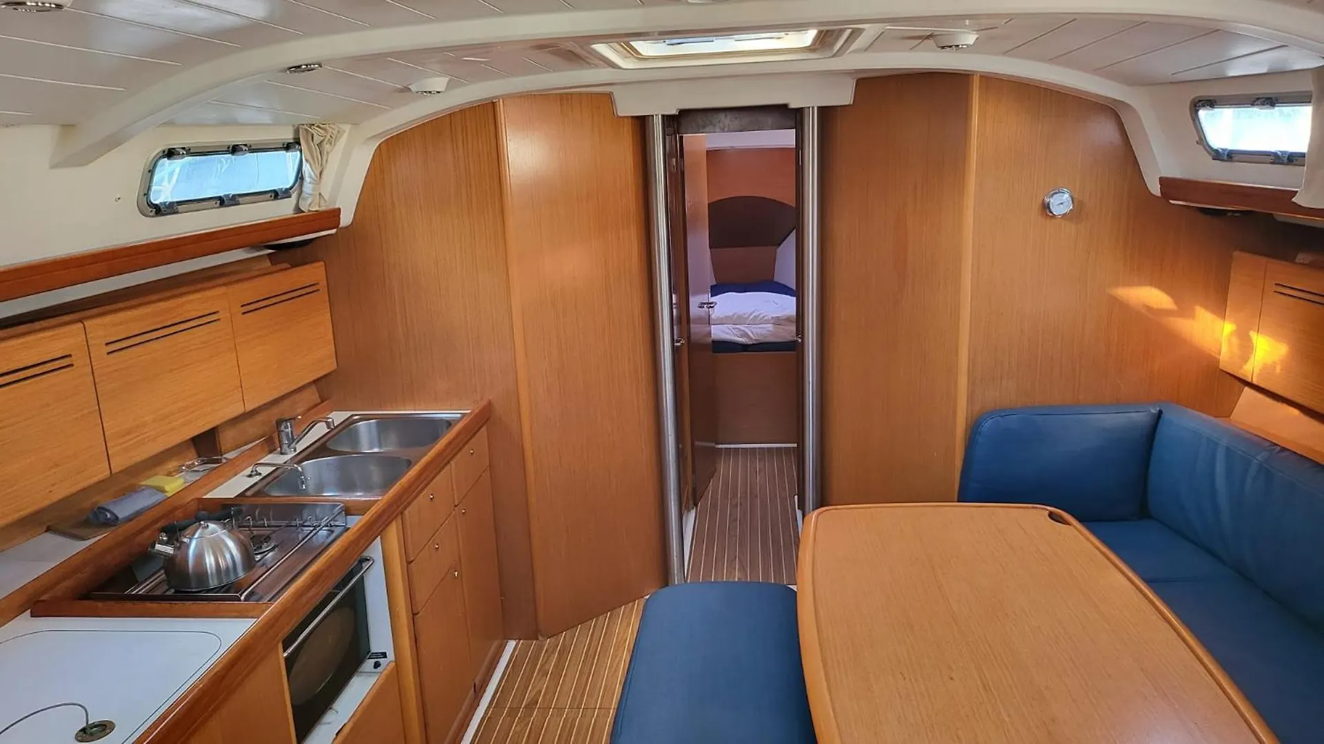 Botel Hotel Velero Beneteau Cyclades 43.4 Palma